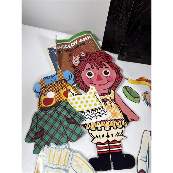 Vintage 1973 Barbie Magic Paper Doll & Clothing Whitman 4322/7209‎ Mattel 9.5" - Picture 3 of 14